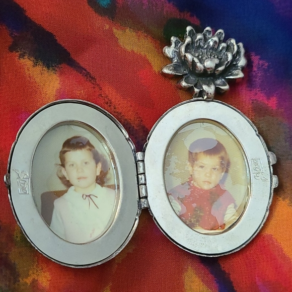 Vintage CORO Large Photo Locket Pin Pendant - Picture 4 of 10